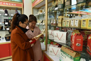 游客在我區電子商務中心選購農產品